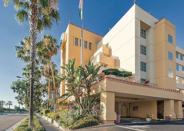 Holiday Inn Express & Suites Anaheim Convention Center Area By Ihg